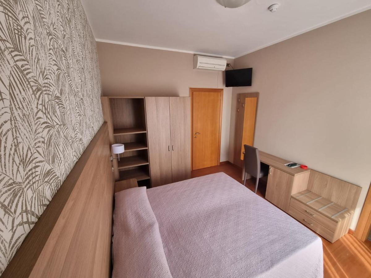 Hotel Fornaci Пескьера-дель-Гарда Экстерьер фото