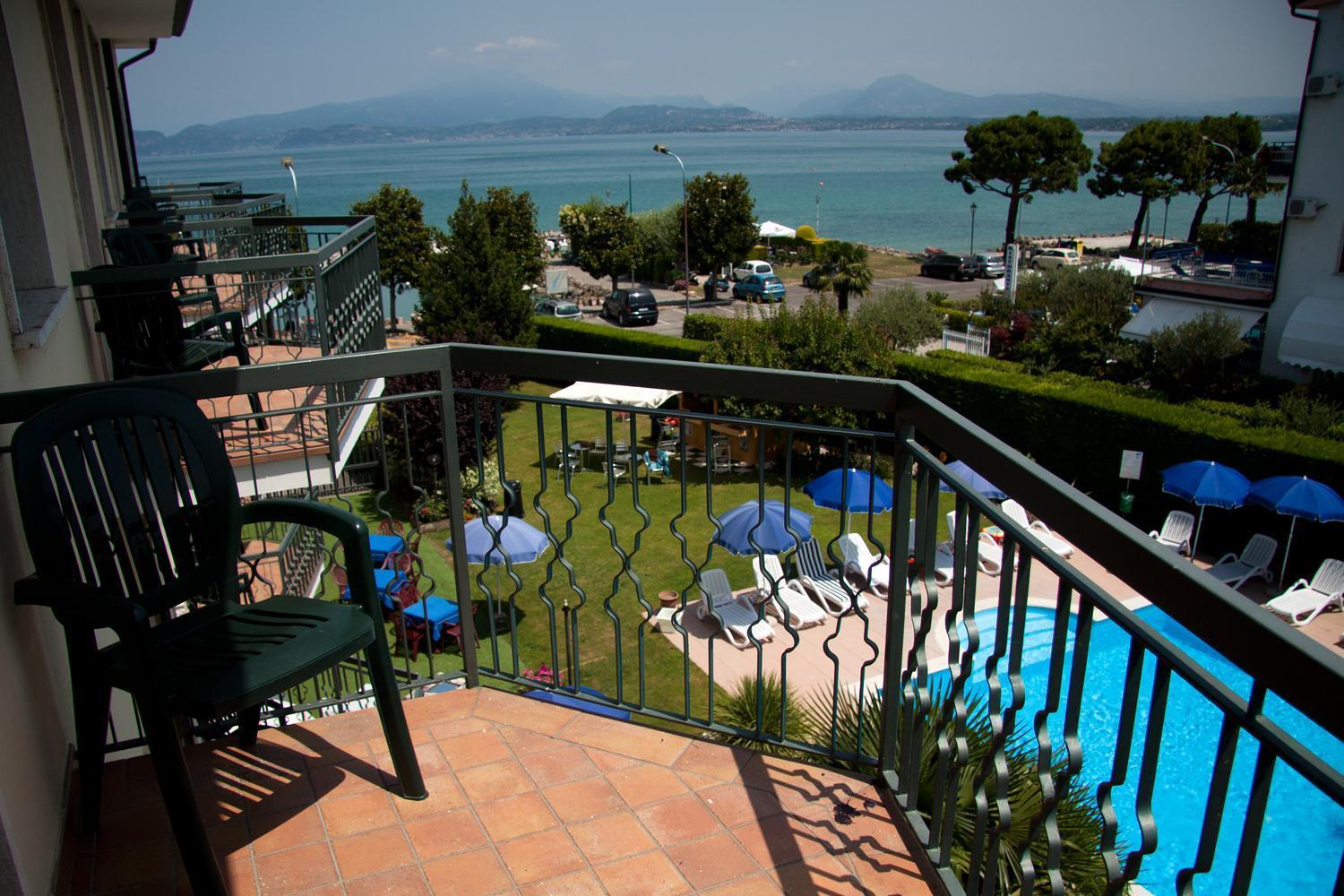 Hotel Fornaci Пескьера-дель-Гарда Экстерьер фото