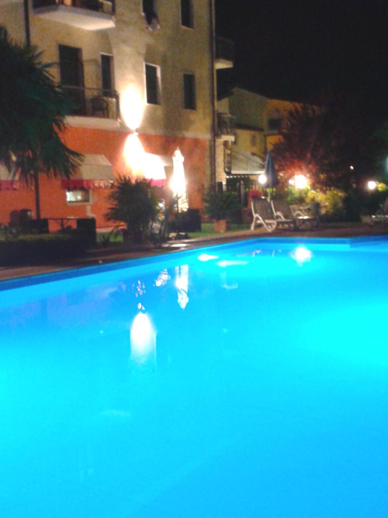 Hotel Fornaci Пескьера-дель-Гарда Экстерьер фото