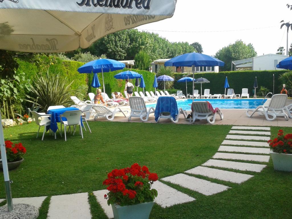 Hotel Fornaci Пескьера-дель-Гарда Экстерьер фото