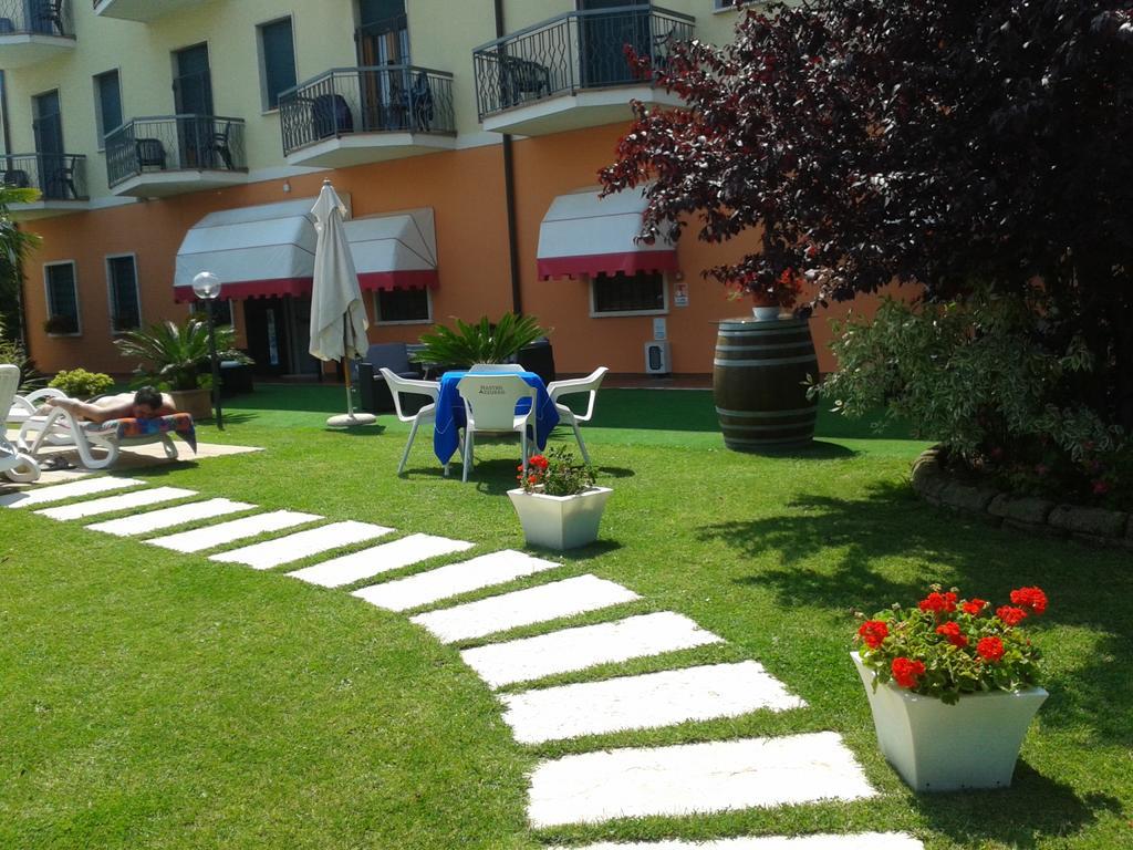 Hotel Fornaci Пескьера-дель-Гарда Экстерьер фото